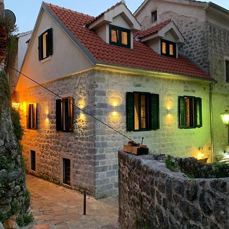 Hotel Kazin Supreme à Kotor Extérieur photo