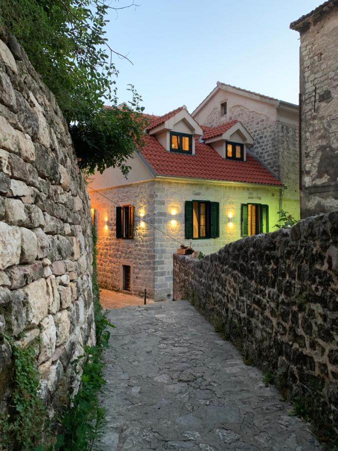 Hotel Kazin Supreme à Kotor Extérieur photo