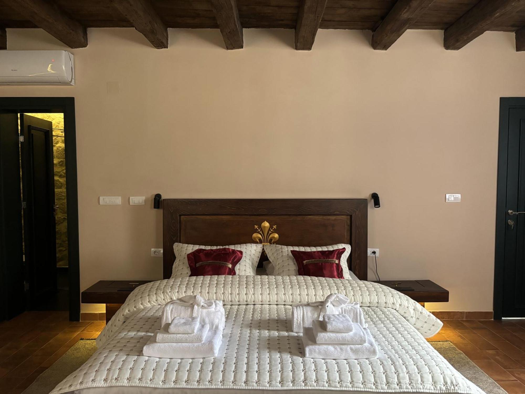 Hotel Kazin Supreme à Kotor Extérieur photo