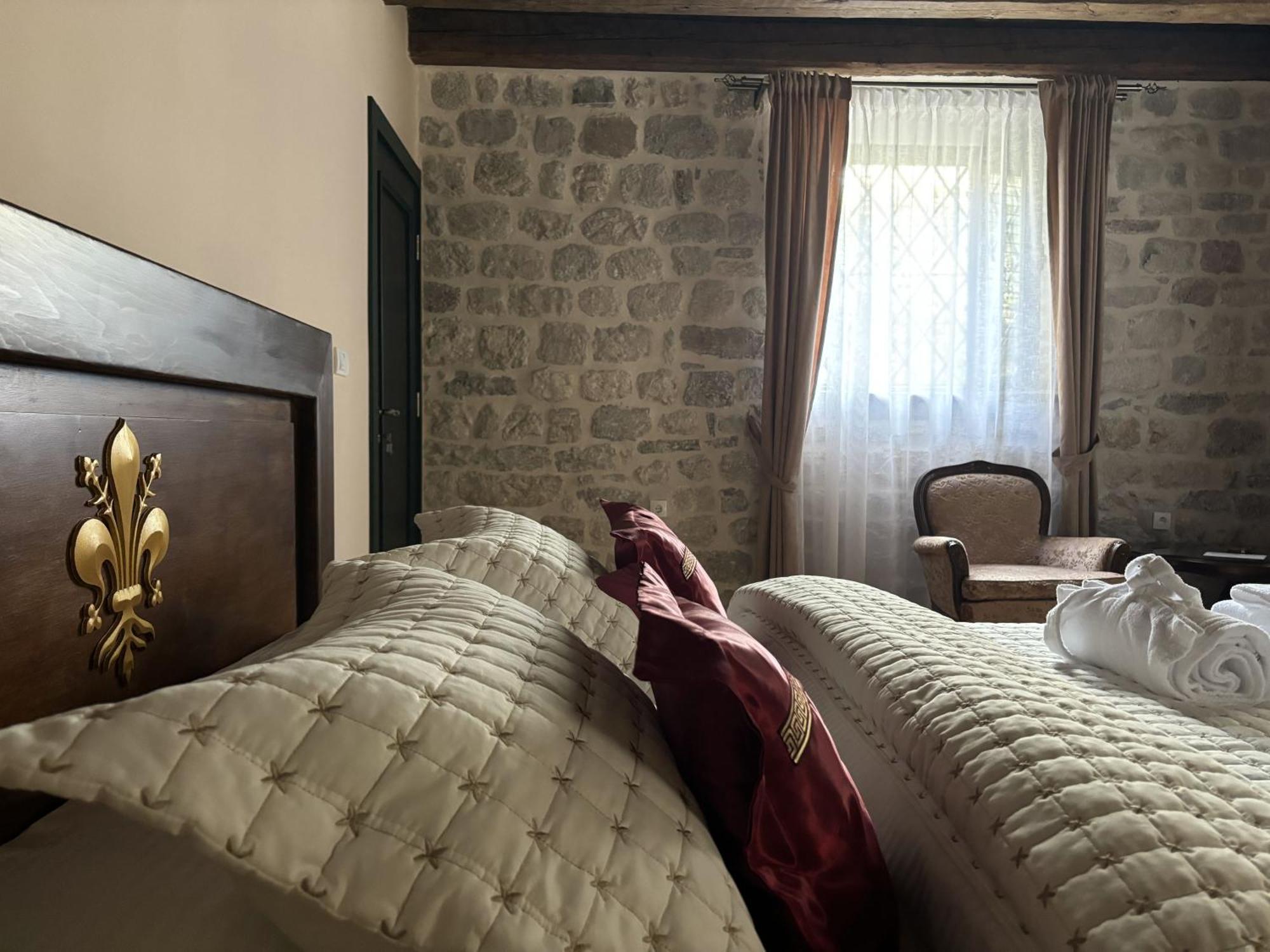 Hotel Kazin Supreme à Kotor Extérieur photo