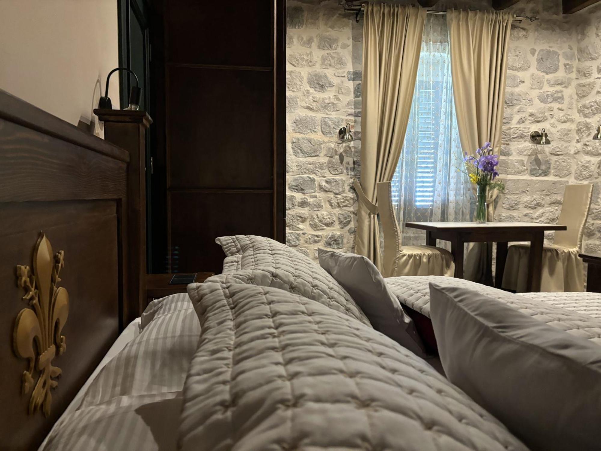 Hotel Kazin Supreme à Kotor Extérieur photo
