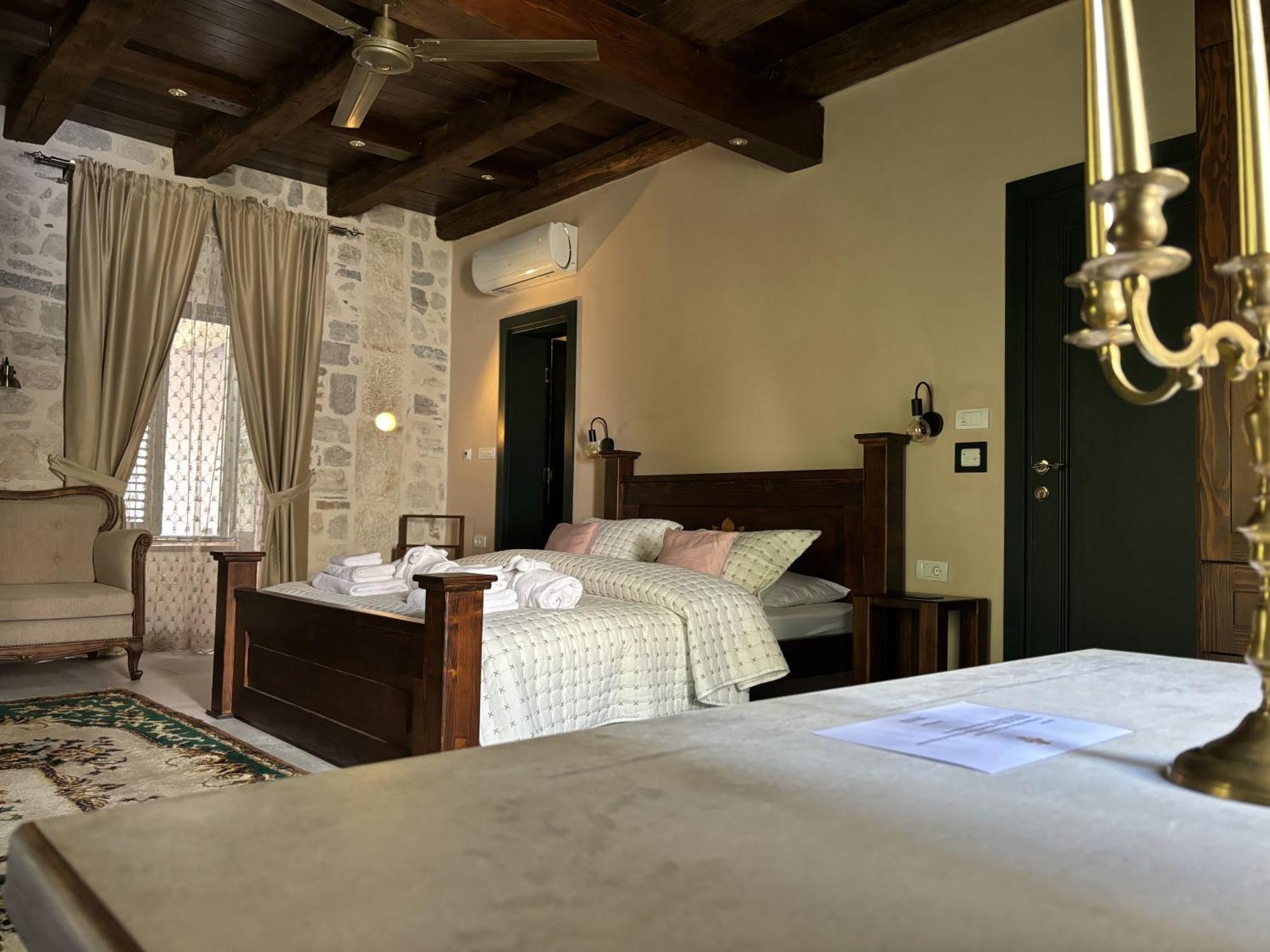 Hotel Kazin Supreme à Kotor Extérieur photo