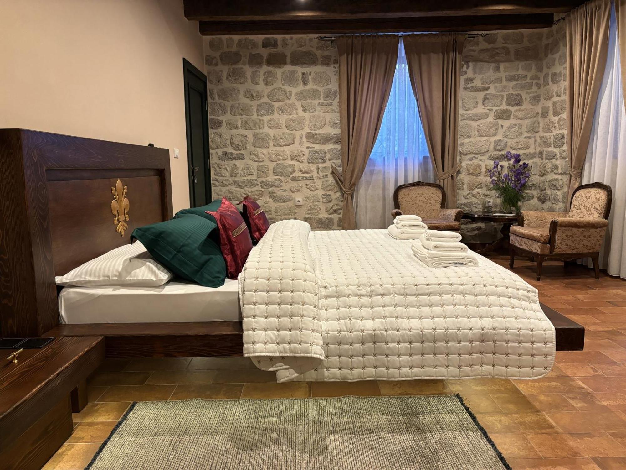 Hotel Kazin Supreme à Kotor Extérieur photo