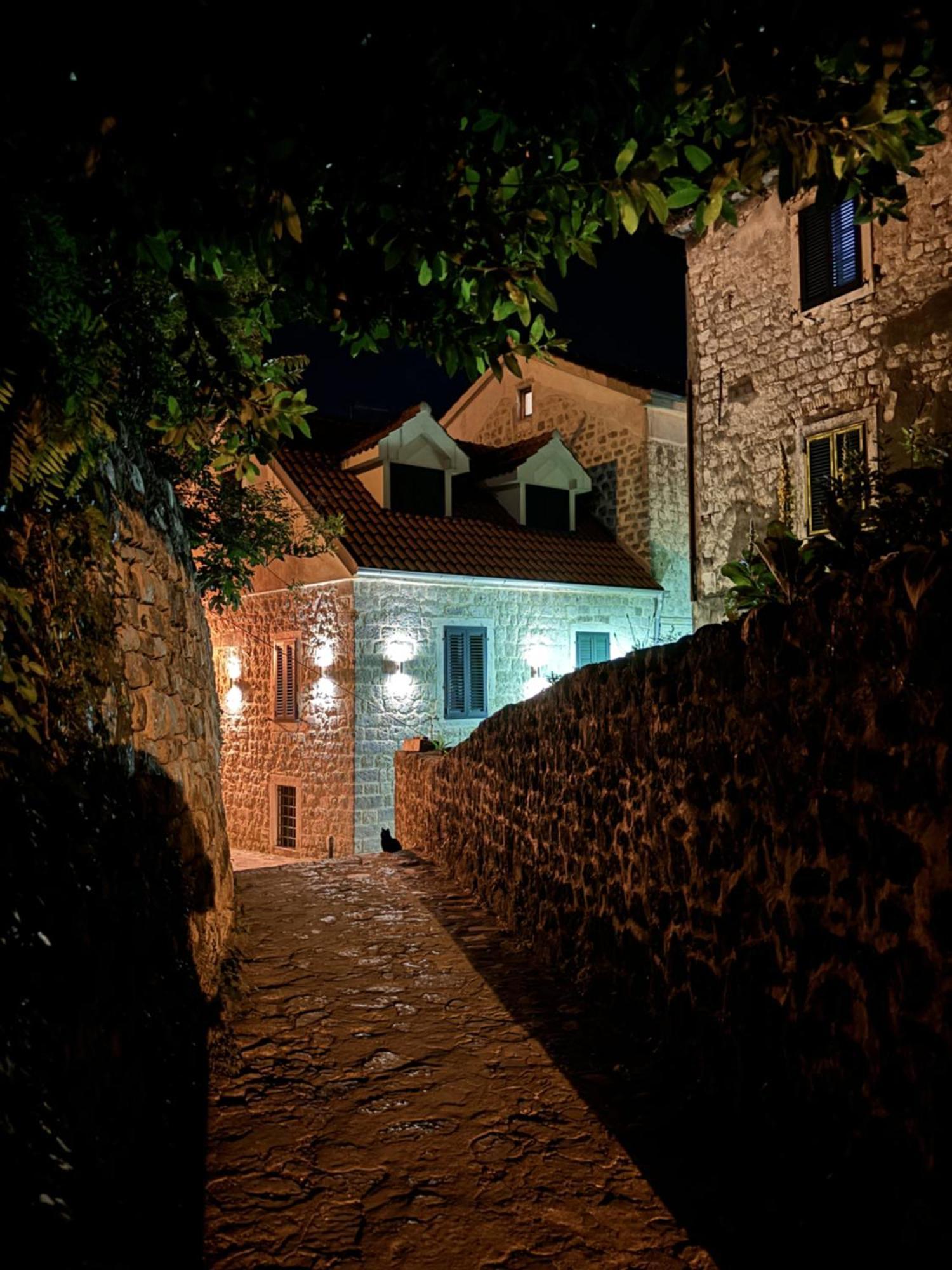 Hotel Kazin Supreme à Kotor Extérieur photo