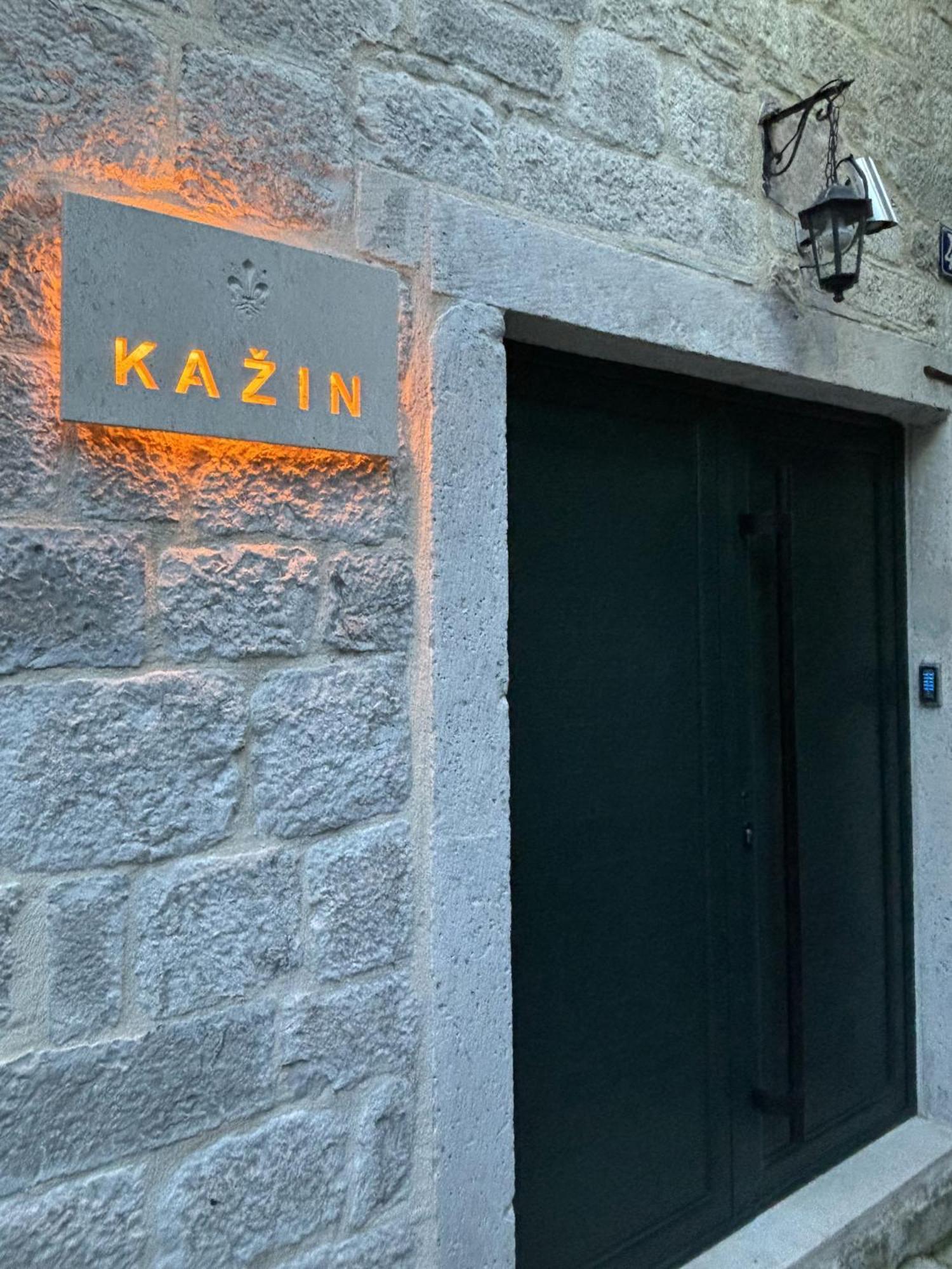 Hotel Kazin Supreme à Kotor Extérieur photo